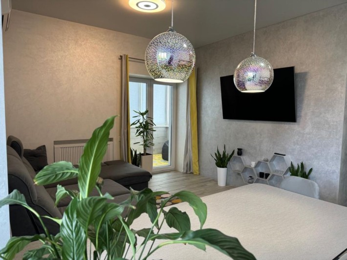 Продаж! 3 кімн. квартира з АВТОНОМНИМ ОПАЛЕННЯМ! - фото 1