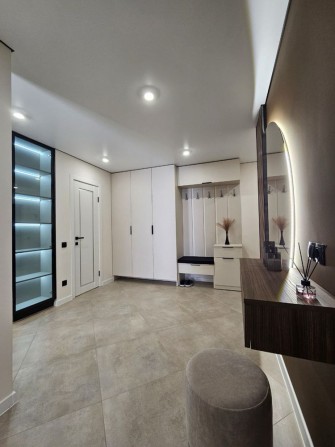 Продається стильна 2 кімнатна з кухнею студією у новобудові - фото 1