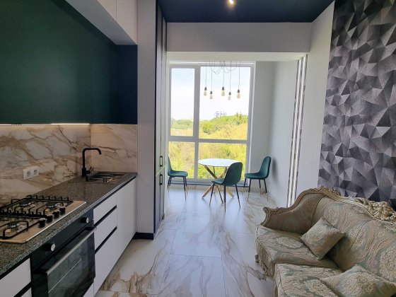 1-кімнатна укомплектована квартира з виглядом на озеро! Ровно