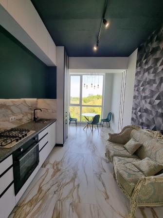 1-кімнатна укомплектована квартира з виглядом на озеро! - фото 1