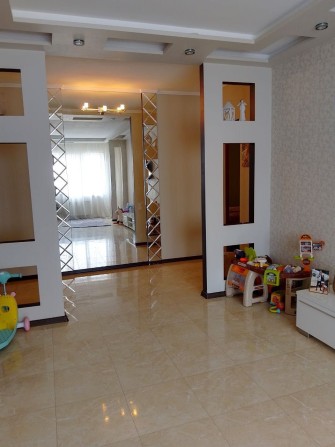 Трехкомнатная квартира с ремонтом Жилпоселок - фото 1