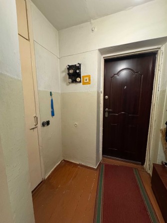 Продам 1-кімнатну квартиру в цегляному будинку - фото 1