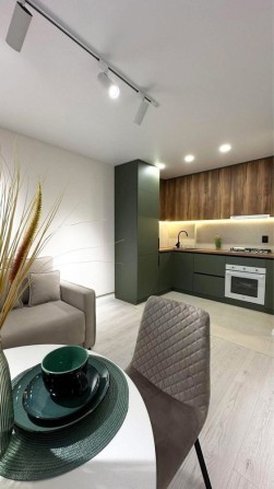 Продається 2 кімнатна квартира з кухнею студією по вул. Київська - фото 1