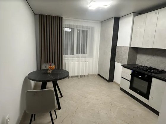 Продаж 2к квартири 74 кв. м на вул. Яреми Тернополь