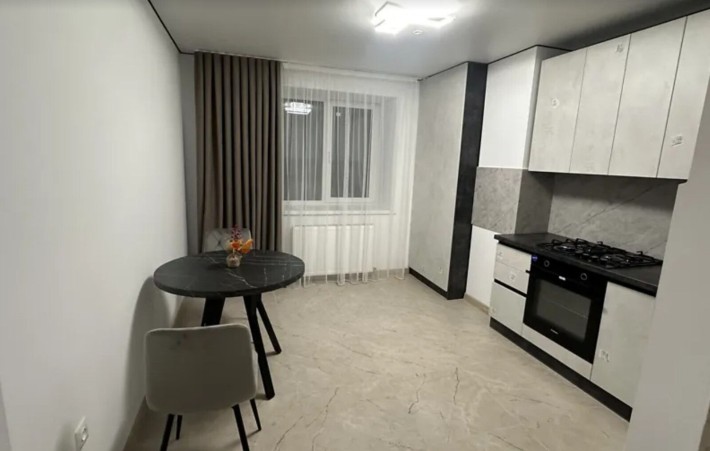 Продаж 2к квартири 74 кв. м на вул. Яреми - фото 1