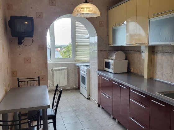 Продам 3-х кімнатну квартиру  з автономним опаленням Ровно