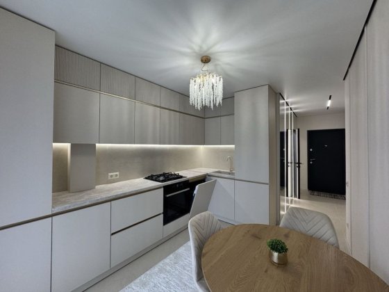 Продам 1 кімнатну новобудову в центральній частині міста Черновцы