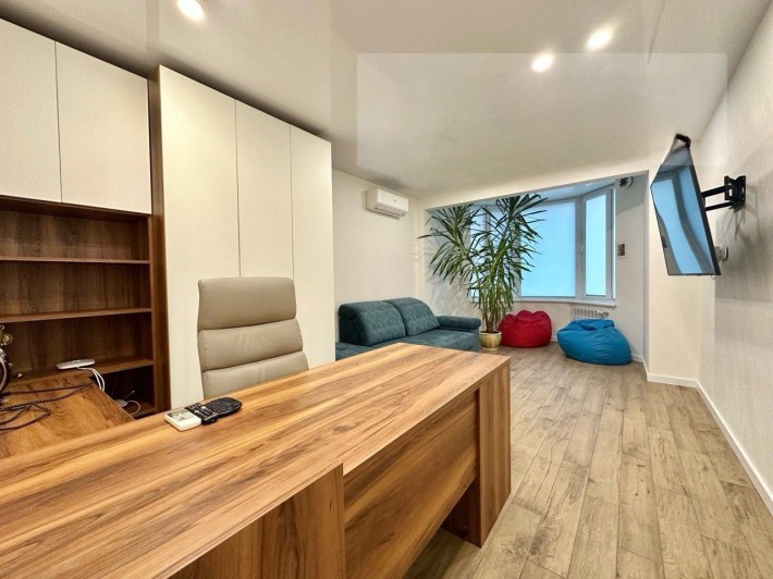 Продаж двокімнатної квартири в новобудові з меблями і технікою, ремонт - фото 1