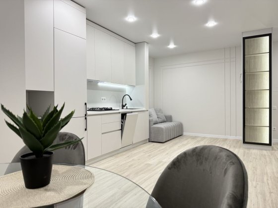 1-Кімнатна 47 кв.м. «На Щасливому» Кухня-Студія + Велика Кімната! Ровно