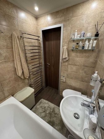 Двокімнатна квартира з євроремонтом в центрі міста - фото 6