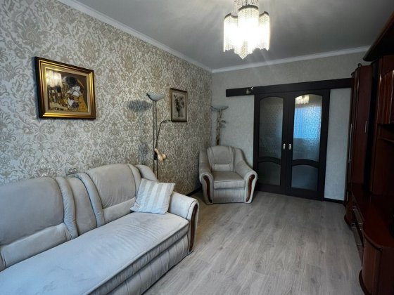 Продаю затишну  добротну трикімнатну квартиру Полтава