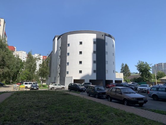 Без % ТРИ  суміжні гаражі з ПРАВОМ ВЛАСНОСТІ в центрі Черкассы