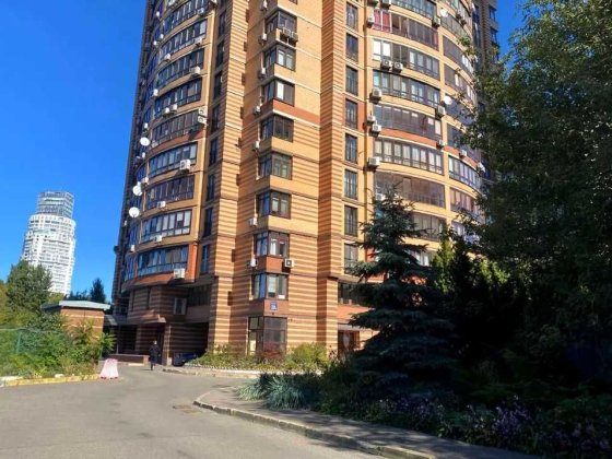 Продам паркомісце в підземному паркінгу , вул. П. Мирного Печерськ