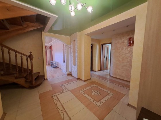 Продається 5 - кімнатна квартира по вул.Рєпіна, Канада Тернополь