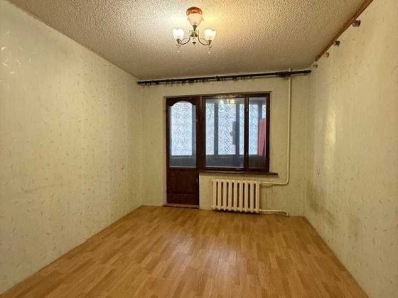 3-кімнатна на Садах — 71 м², 2 лоджії, 2 поверх, заходь і живи