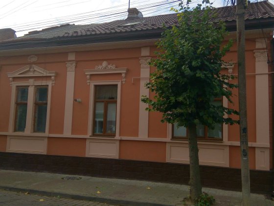 Центр , вул.Яремчука Назарія, 2-х кімнатна квартира, 54м.кв.,власник. Чернівці