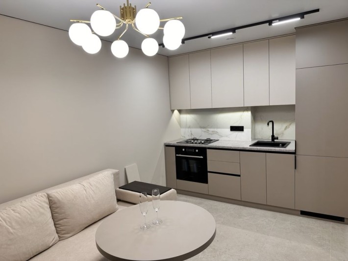 Продаж сучасної 2 кімнатної квартири по вул. Смакули - фото 1