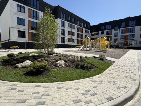 Продаж 2 кімнатної квартири ,з виглядом на озеро Ровно