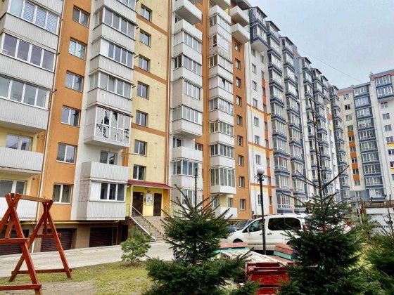 Продам простору квартиру в районі Чайки 2й поверх  76 м2 Ровно