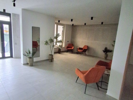 Продається 2-х кімнатна здана новобудова р-н ТЦ Майдан Черновцы