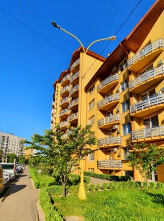 ПРОДАЄТЬСЯ об'ємна 5 кімнатна трирівнева квартира в ЖК Сакура /Ужгород - фото 1