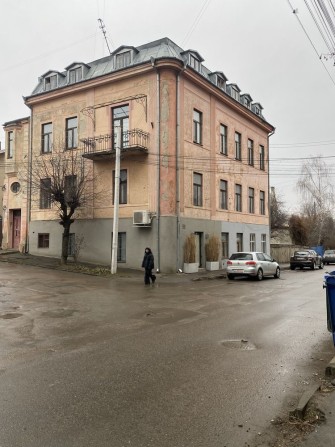 Продаж мансардної квартири в австрійському будинку – під ремонт - фото 1