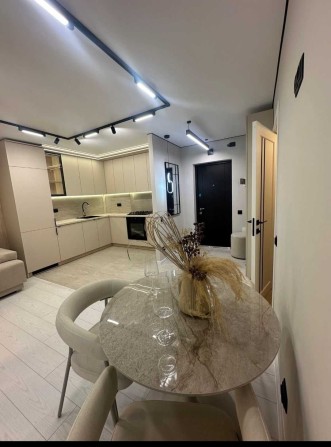 Продаємо 2кімнатну квартиру + кухня-студія - фото 1