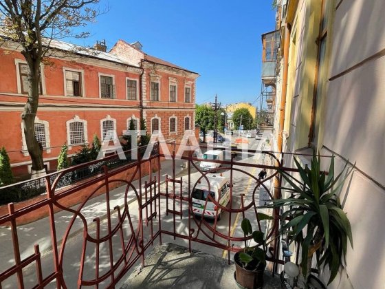 4кім Соборна площа Черновцы