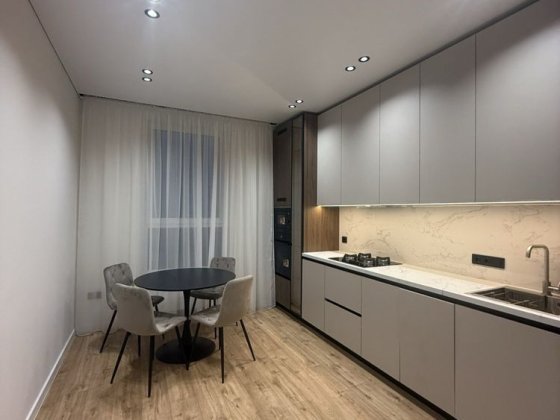 Центр. Продаж великої 1,5 кімнатної. Газ Ужгород