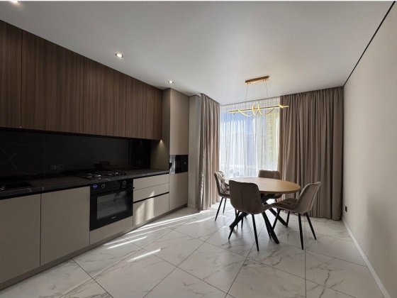 Продаж 2-кім квартири, дизайнерський ремонт, район ТЦ Майдан Черновцы