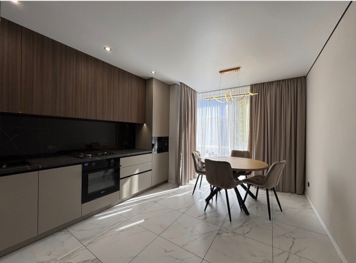 Продаж 2-кім квартири, дизайнерський ремонт, район ТЦ Майдан - фото 1