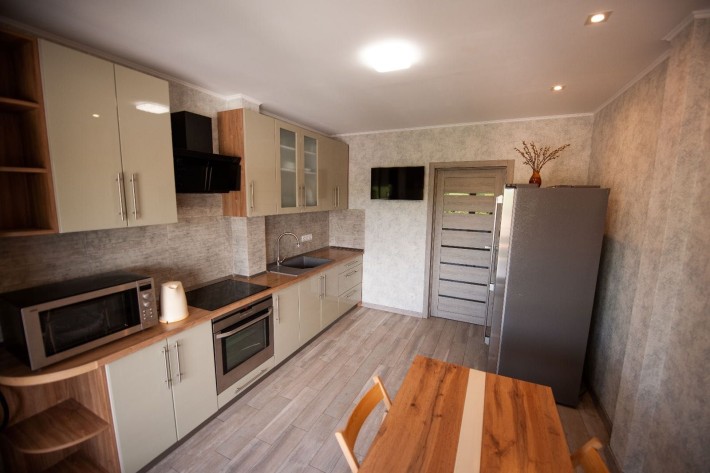 Дворівнева 3-кімнатна квартира на вул. Возз'єднання  / 75 м² / Боздош - фото 1