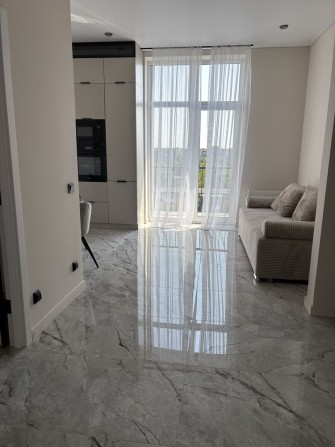 Продаж 1,5 кімнатної квартири з ремонтом 55 м2 у ЖК City Lux, Центр - фото 1