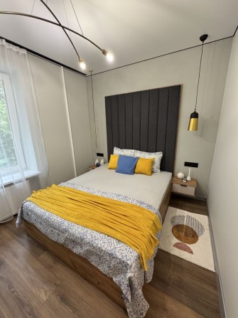 Нова 2к квартира біля озера з дизайнерським ремонтом та і/о - фото 1