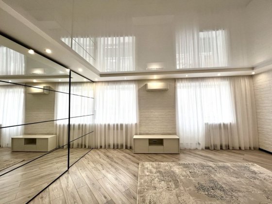 Продам світлу 3 к квартиру в дуже хорошій локації Рівне