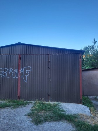 Здається металевий гараж - фото 1