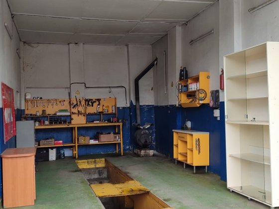 Гараж сто з ямою та опаленням, приміщення ,подобова оренда Коломия