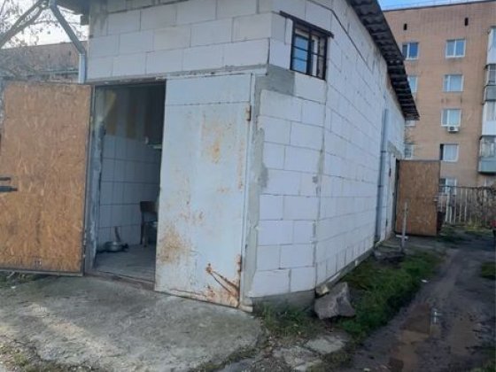 Гараж з ямою +баня +житло +офіс +склад. Р-н автовокзалу. Умань