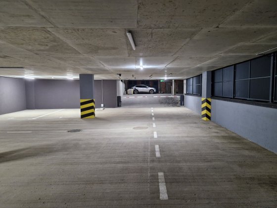 Оренда паркомісця на 1-поверсі в паркінгу ЖК Крістал,