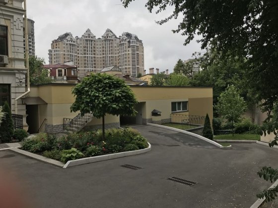 Сдам в аренду паркоместо по ул. Гончара 45в Киев