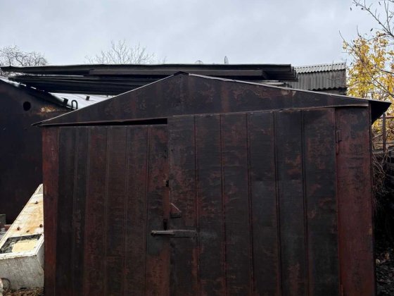 Продається гараж розміром 3,25 × 6 м.