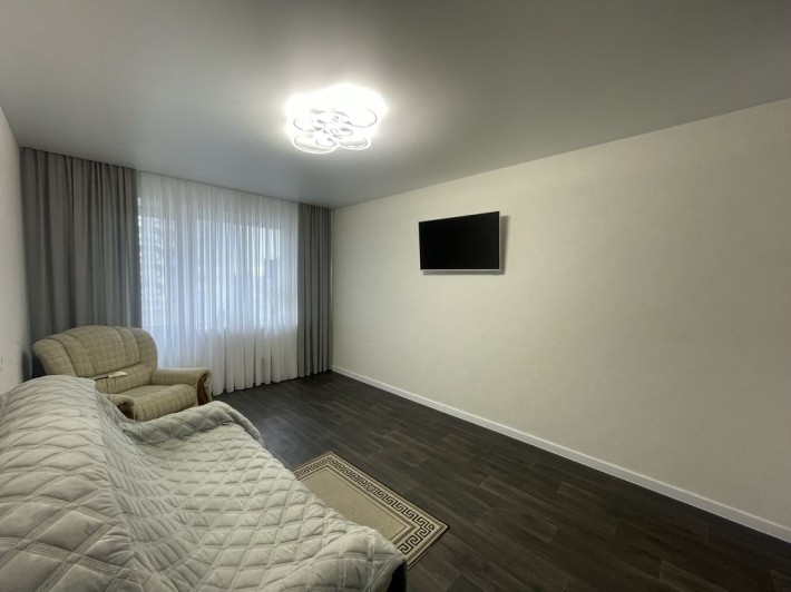 2 кімнатна з ремонтом та усіма меблями та технікою! - фото 1