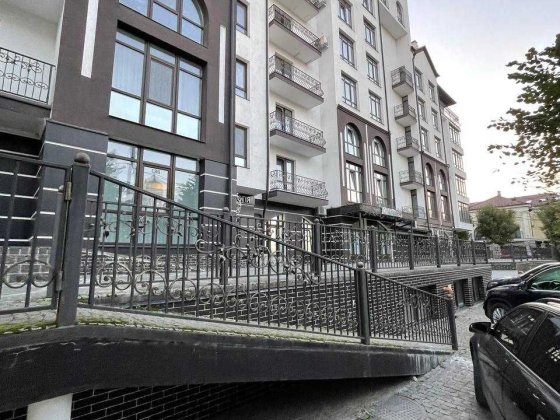 Затишна, світла 4-х кімнатна квартира в елітному ЖК Черновцы