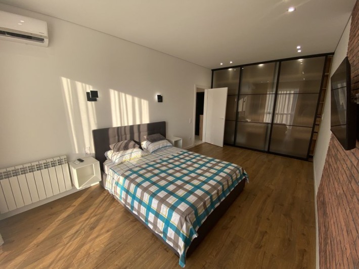 Продаж сучасної квартири з ремонтом - фото 1