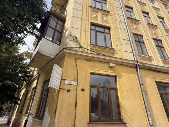 Продається двохкімнатна квартира від власника в центрі міста Черновцы