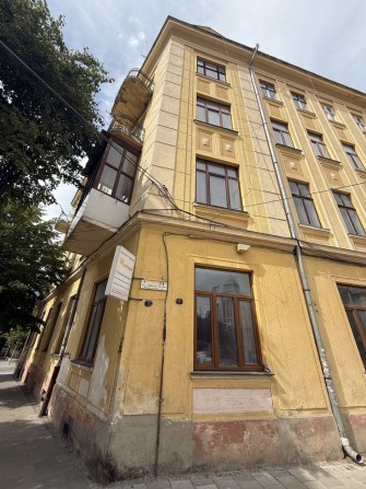 Продається двохкімнатна квартира від власника в центрі міста - фото 1