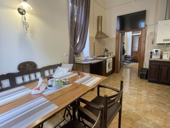 Продаж просторої квартири в історичному центрі Ужгорода Ужгород