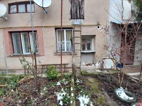 Продається 1 кімн кватира в приватному будинку, близько до центру Ужгород