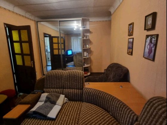 Поділ. Продам трикімнатну квартиру  в цегляному будинку Полтава