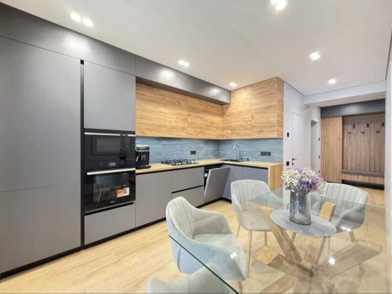 3-Кімнатна 92 кв.м. «На Щасливому» Нова! Сучасна! Якісний Ремонт! Ровно